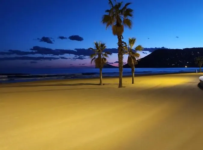 Primera Linea De Playa Con Garaje アパート
