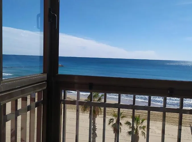 Primera Linea De Playa Con Garaje アパート カルプ