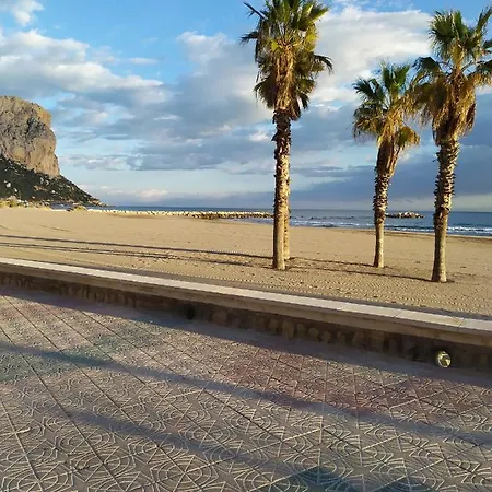 Primera Linea De Playa Con Garaje Lägenhet
